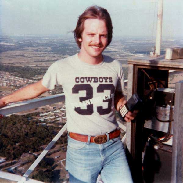 Ken Noblitt N5UA at the N5FL/R cabinet, Cedar Hill tower, December 1981