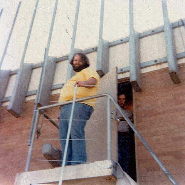 Mike Simpson W5SUF and Randy Zoch WB5PBZ at the elevator room on the TWU dormitory roof, October 1980