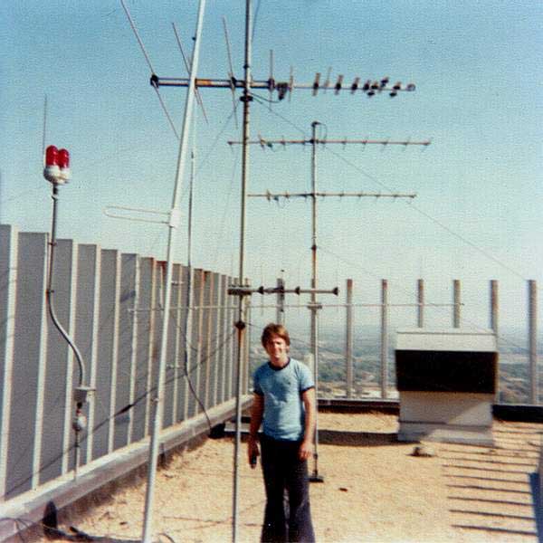 Ken Noblitt N5UA with the 2-meter remote base beam antenna on the TWU dormitory roof, October 1980